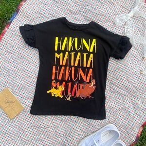 🦁 Girls’ Disney “Hakuna Matata” Tee – Size 10-12 – $12